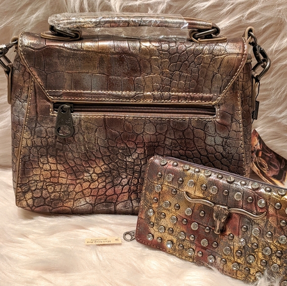 Montana West Long Horn Croc Textured Crossbody - Picture 4 of 5